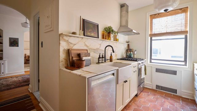 Exploring Innovative Open Shelving Designs for Modern Homes